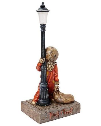 Light-Up Lamp Post Sam Statue - Trick 'r Treat