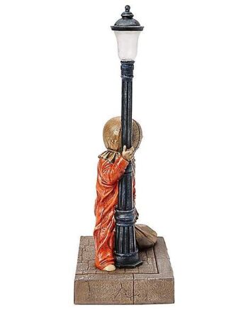 Light-Up Lamp Post Sam Statue - Trick 'r Treat