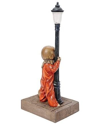 Light-Up Lamp Post Sam Statue - Trick 'r Treat