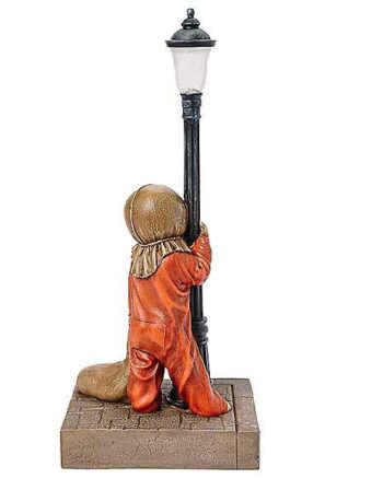 Light-Up Lamp Post Sam Statue - Trick 'r Treat